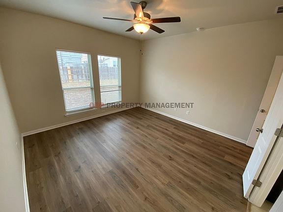 3rd image of 1418 Shadow Hill Ln