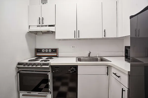 Rented by Compass | media 25