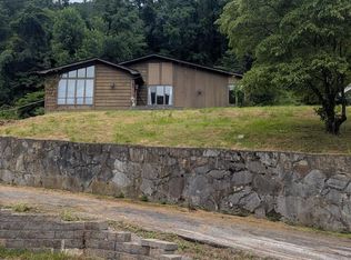 1107 Russell Hill St, Grundy, VA 24614