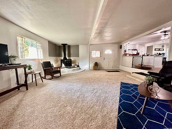 4th image of 704-525 Bangham Ln