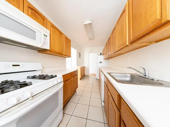 940 Street Nicholas's Avenue image 4 of 16