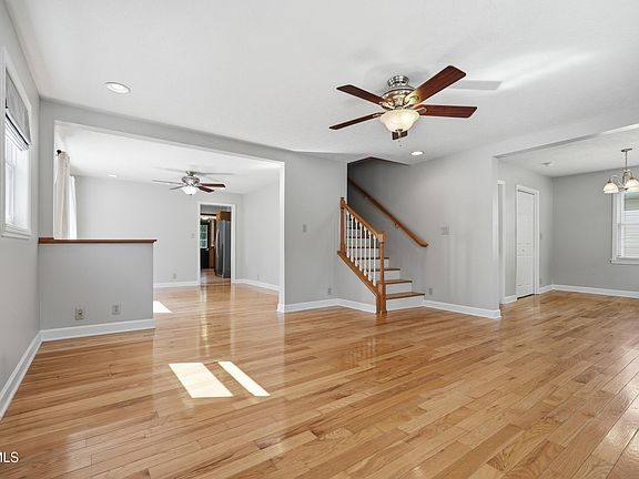 2nd image of 610 Leigh Ave