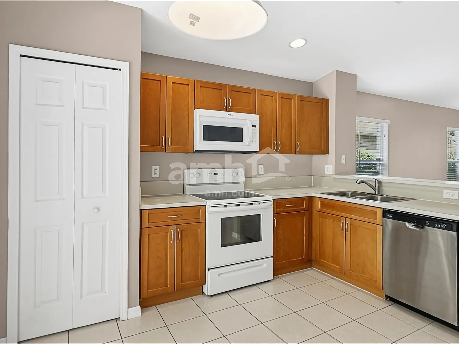 3 bed, 2.0 bath, 1160 sqft, $1,975 — Photo 4