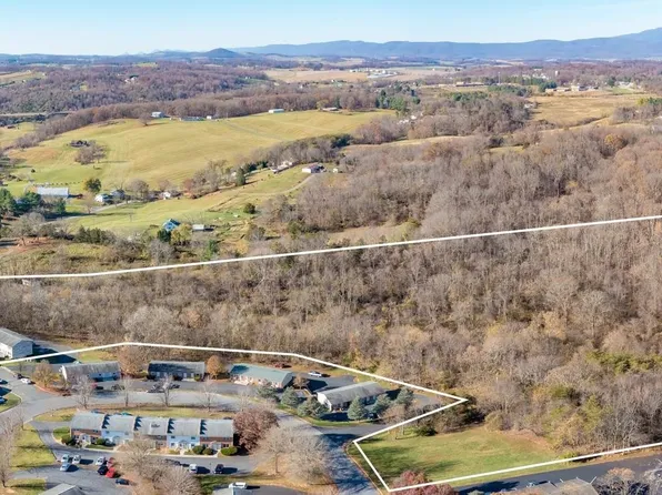 2409 Bare St, Staunton, VA 24401