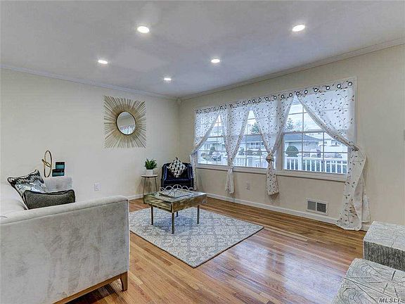 2nd image of 114 Cambridge Dr