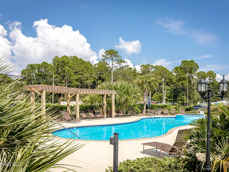 2421 Beachview Dr — Photo 39
