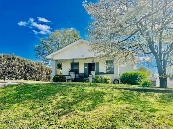 704 4th St, Tuscumbia, AL 35674