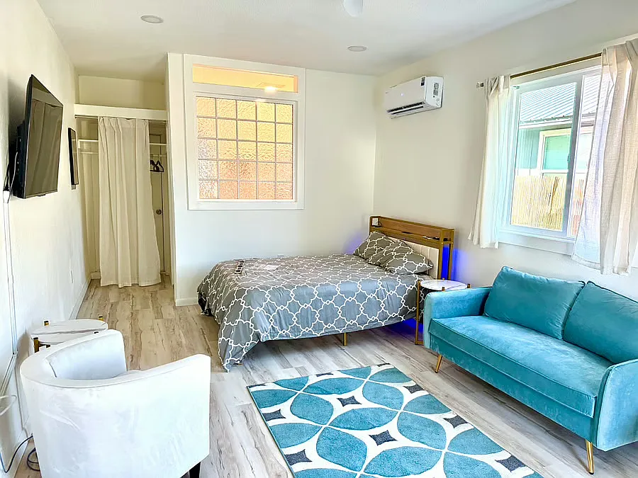 Studio, 450 sqft, $1,675 — Photo 2