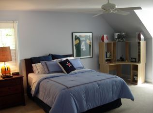 207 Crooked Tree Ct, Naperville, IL 60565