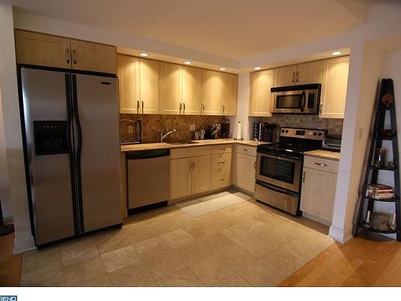3rd image of 200 Lombard St #733