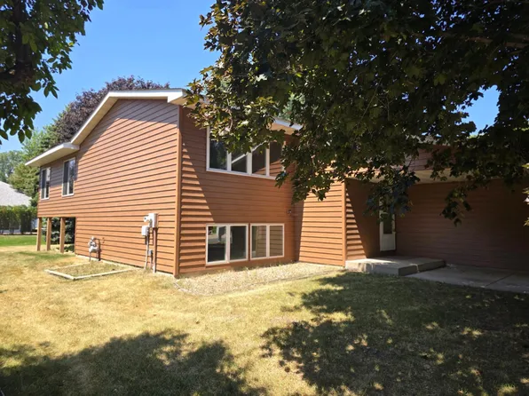 3231 Meadow Brook Ct, Vadnais Heights, MN 55127