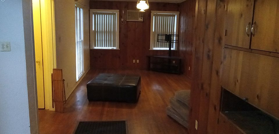 2nd image of 2404 Timberline Dr