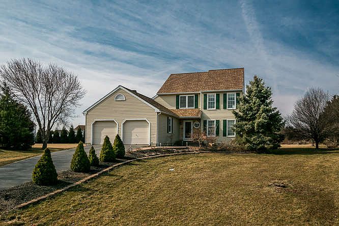 1st image of 104 Heathfield Ct
