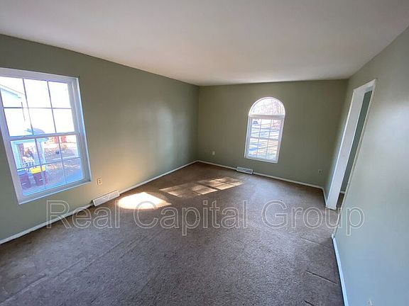 3rd image of 8 Rosewood Ct