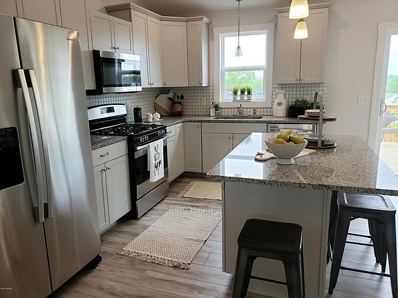 3rd image of 6930 City View Dr