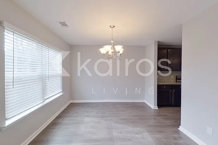 5 bed, 3.0 bath, 2455 sqft, $2,545 — Photo 4