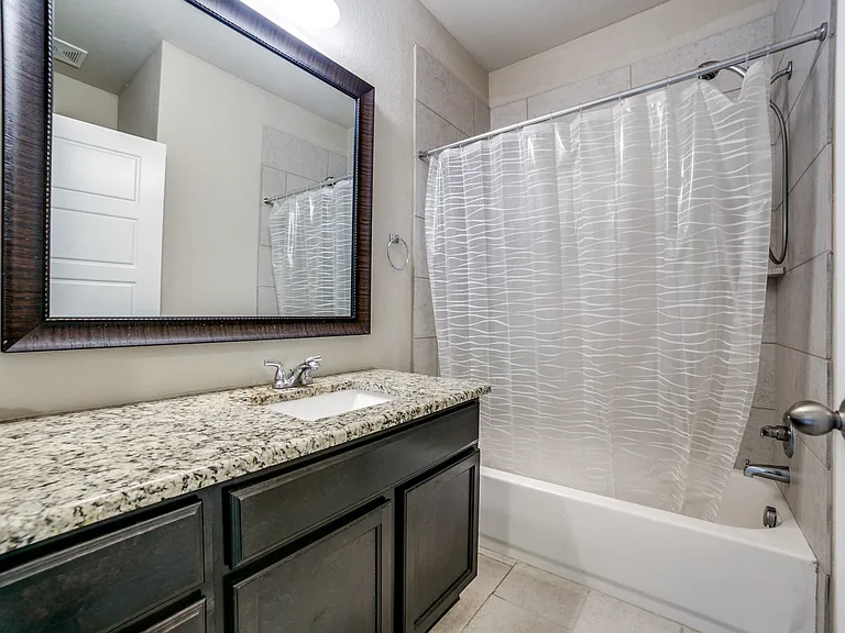 8916 Monument Parke — Photo 20