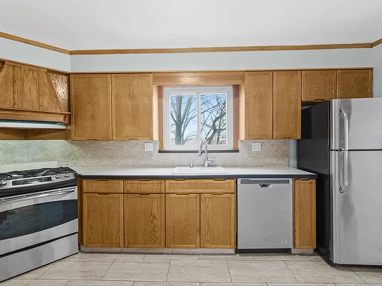 178 W 33rd St #1 — Photo 4