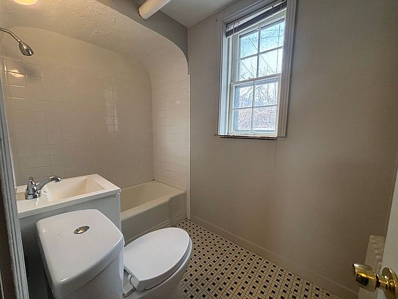 2nd image of 19351 Lakeshore Blvd #1
