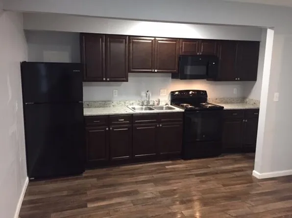 1100 N 4th St APT 6, Lansing, KS 66043