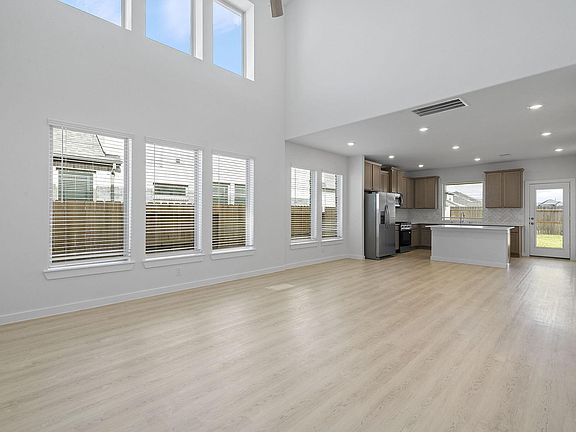 3rd image of 31814 Autumn Spur Ln
