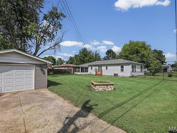 2nd image of 11 Oak Dr