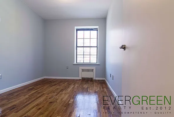 Rented by Evergreen Apartments BK | media 30