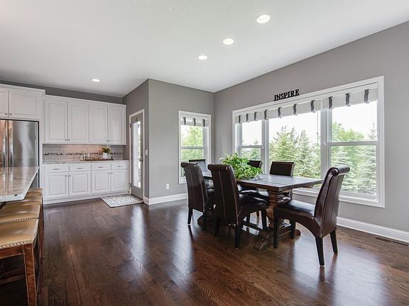 5th image of 5995 Black Oaks Ln N