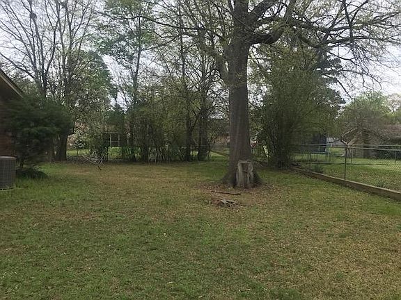 4th image of 2203 Pinecrest Dr