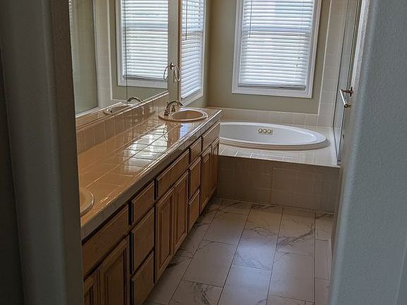 5th image of 501 Seacliff Pl