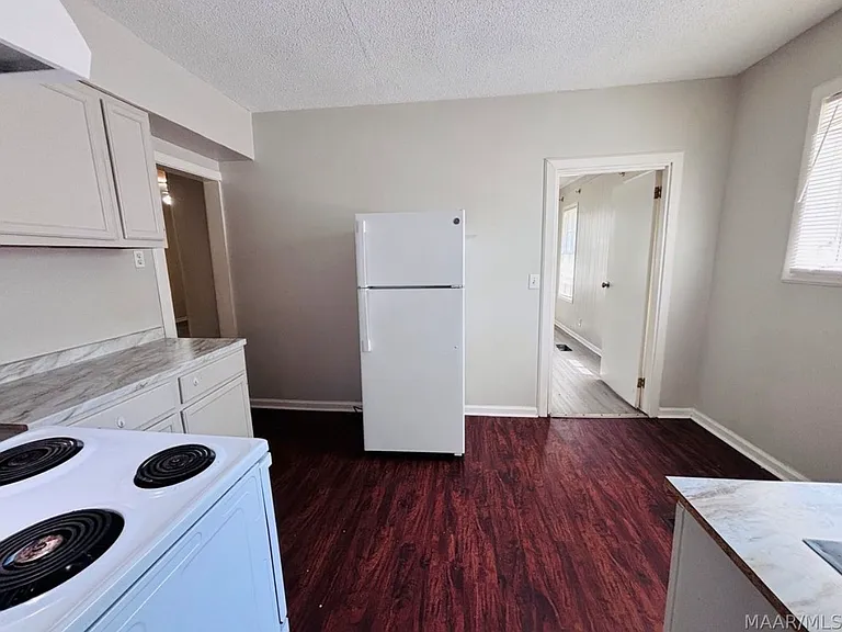 218 Broadway St — Photo 3