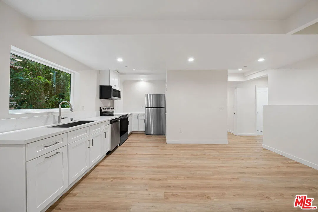 2 bed, 2.0 bath, 1109 sqft, $3,350 — Photo 4