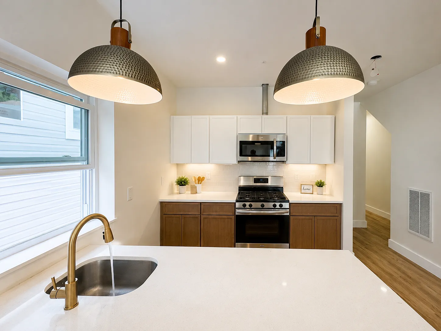 3 bed, 1000 sqft, $2,750 — Photo 3
