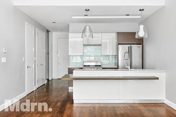 Rented by Mdrn Residential | media 25