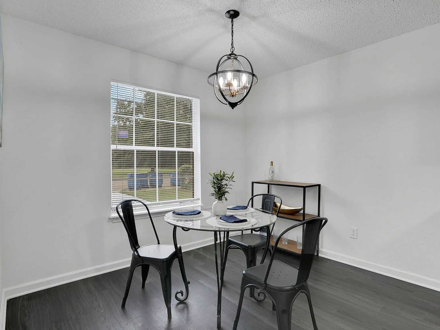 3 bed, 1277 sqft, $1,550 — Photo 4