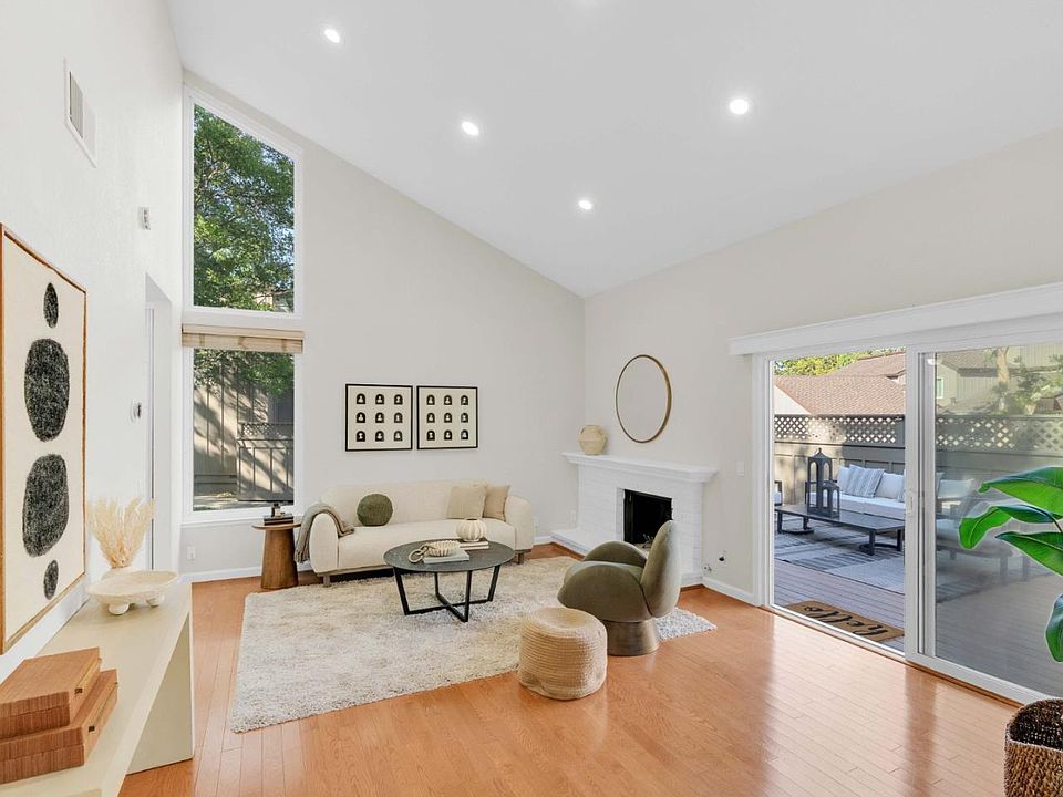 1st image of 107 Charter Oaks Cir