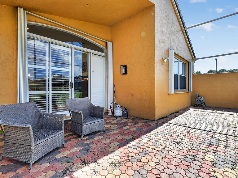 7116 Cataluna Cir — Photo 38