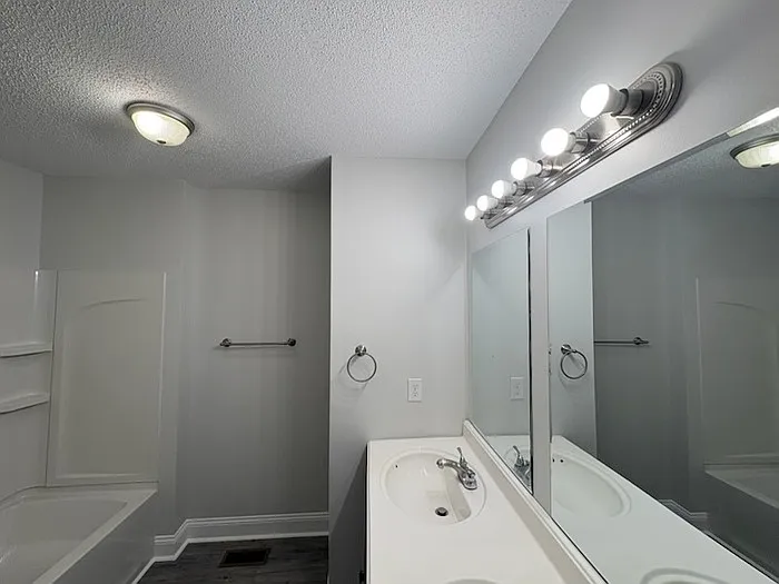 614 N Wilson St — Photo 12