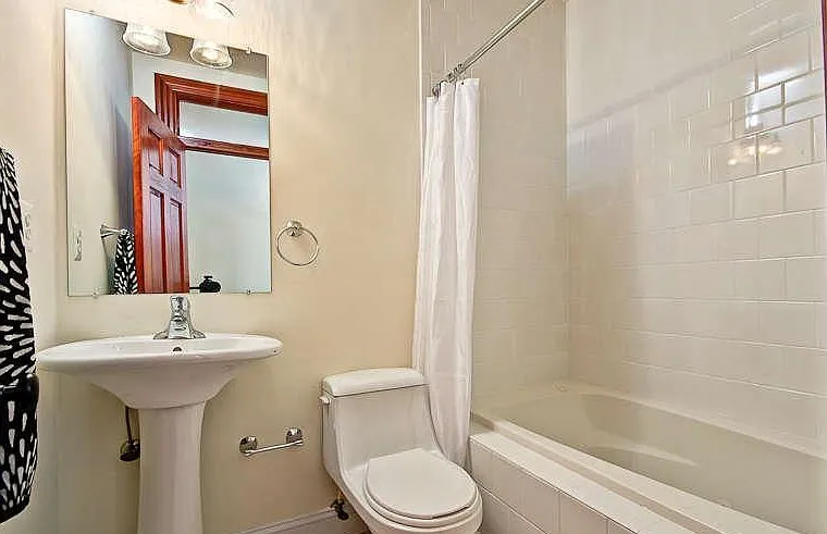 1313 E St NE — Photo 16