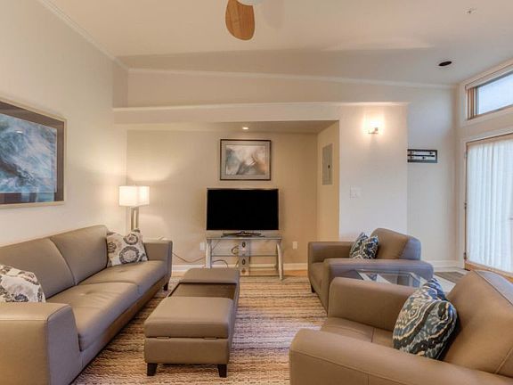 2nd image of 110 Richmond Dr SE Unit 311