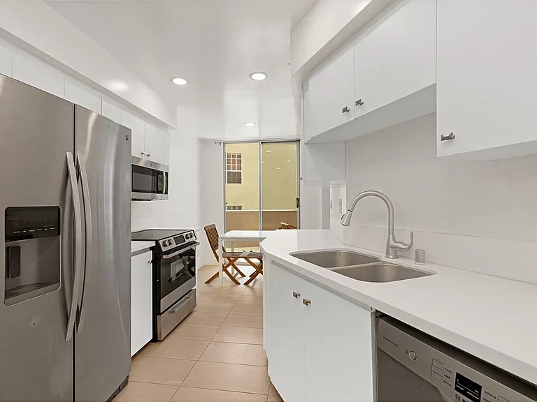 7250 Franklin Ave #507 — Photo 3