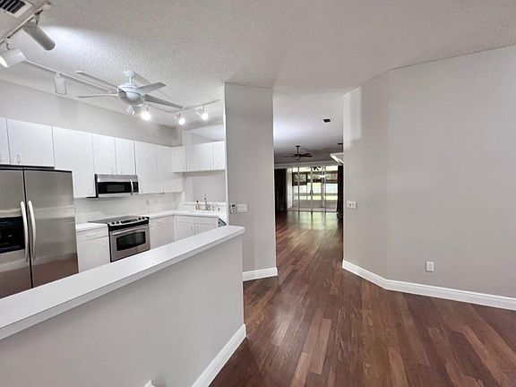 4th image of 10143 Lombardy Drive #10143