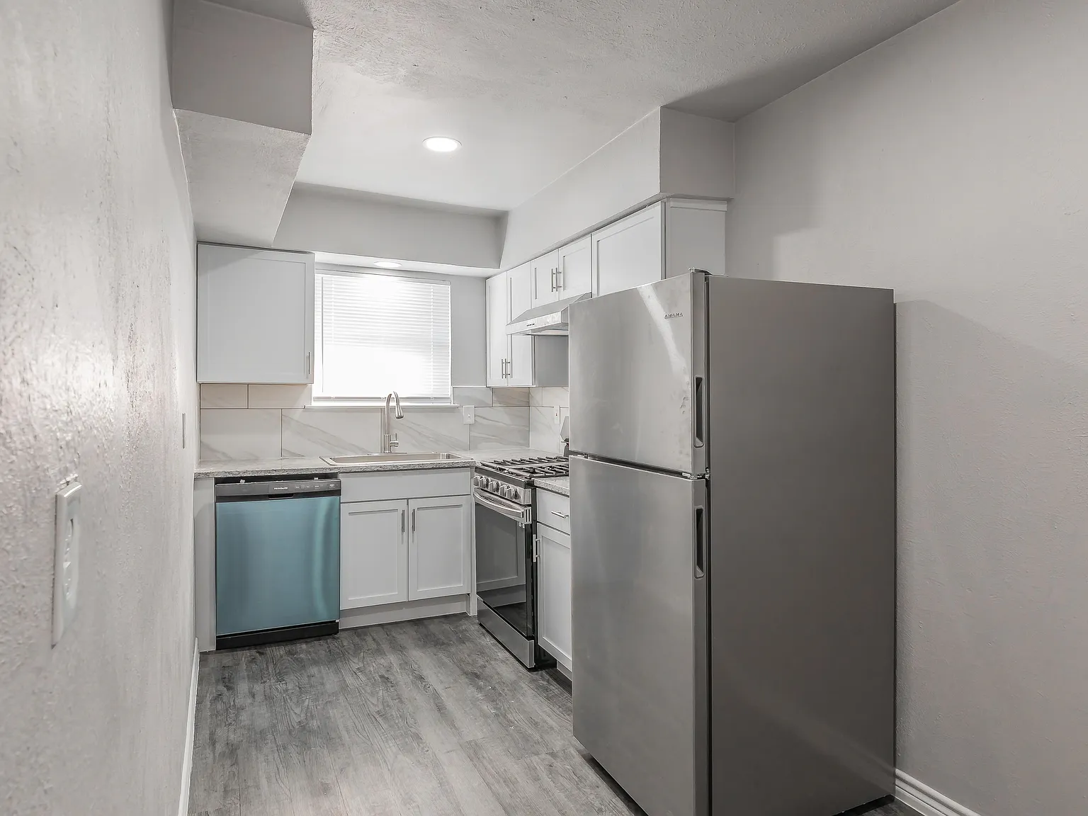 2 bed, 713 sqft, $1,350 — Photo 3