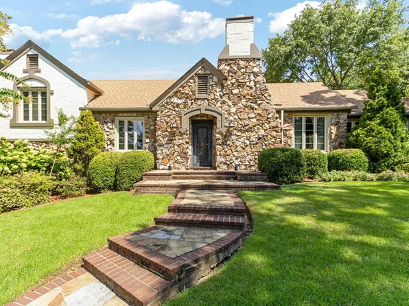 3790 Walnut Grove Rd, Memphis, TN 38111