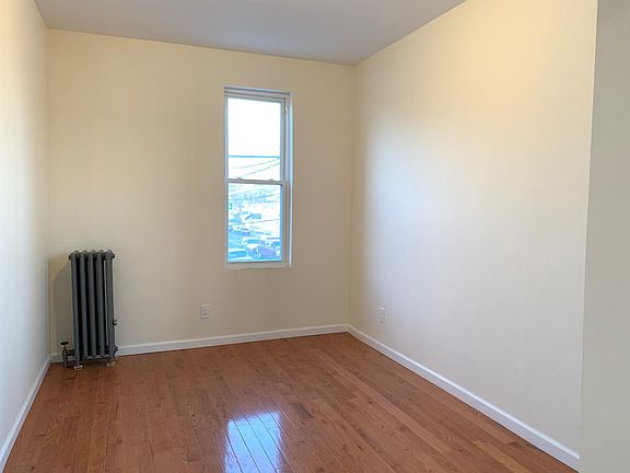 4th image of 11052 Sutphin Blvd