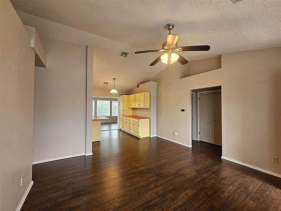 3rd image of 1111 E Dell Ave