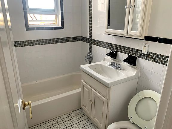 5th image of 157 Daniel Low Ter APT 2I