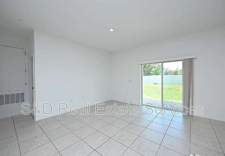 685 Crown Rose Dr — Photo 11