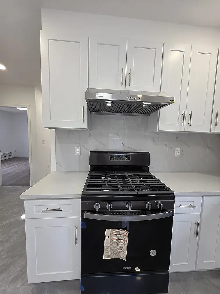 142 Fremont Ave — Photo 3