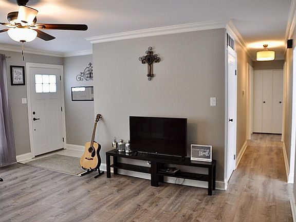 2nd image of 599 Hillcrest Ct